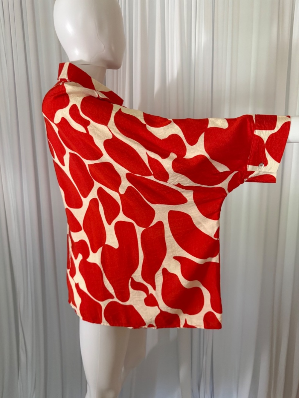Umgee Red Abstract Print Oversized Button Front Blouse L NWOT - Picture 4 of 16